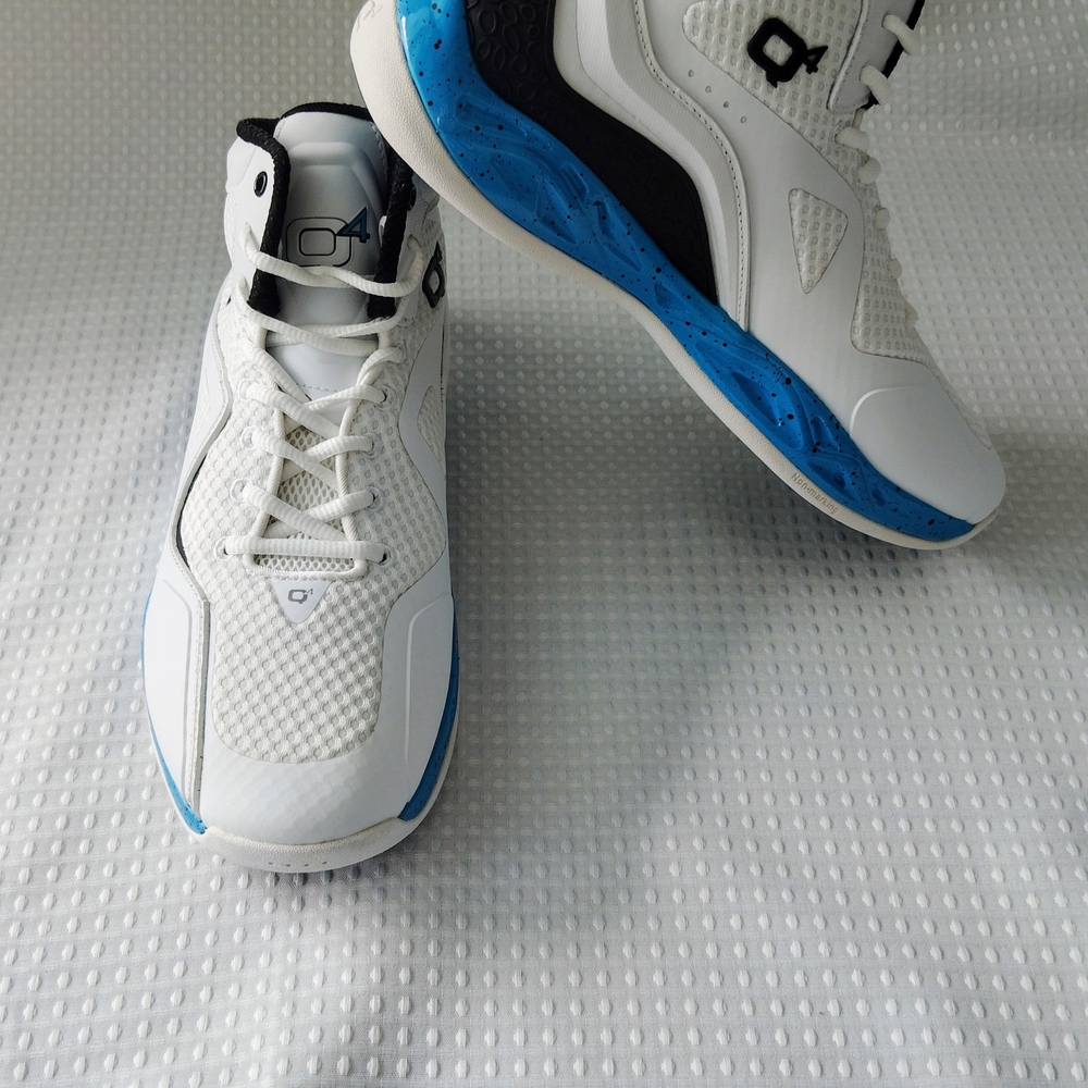 Q4 Men's White , Blue and Black Athletic Shoes size 10.5
